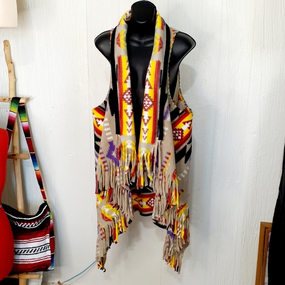 GROOVY GLAM Tan Handmade Fringed Aztec Southwest Vest Plus Sizes - Picture 4 of 5